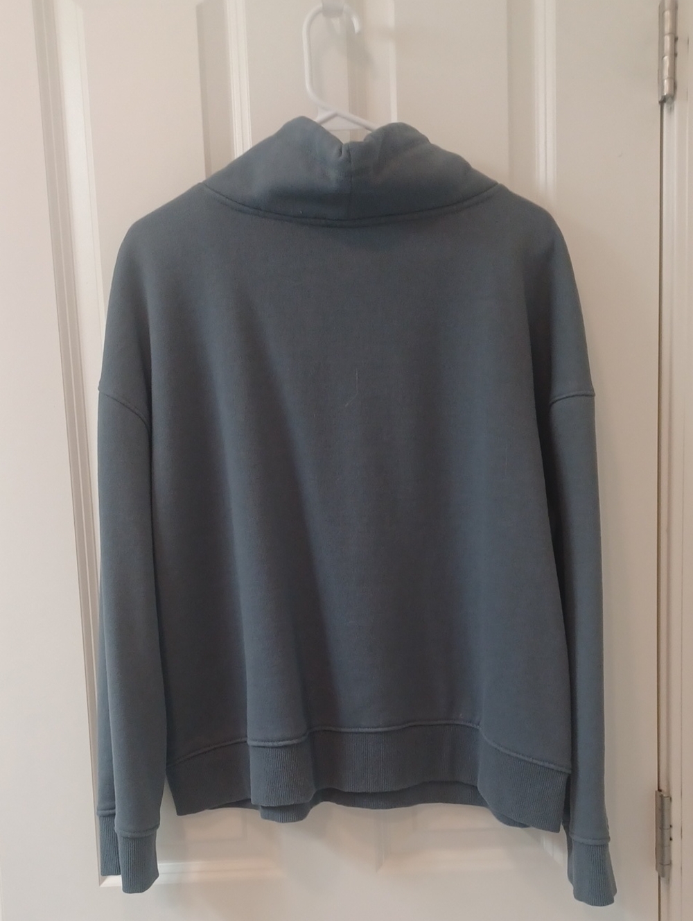 Sweatshirt - Picture 2 of 3